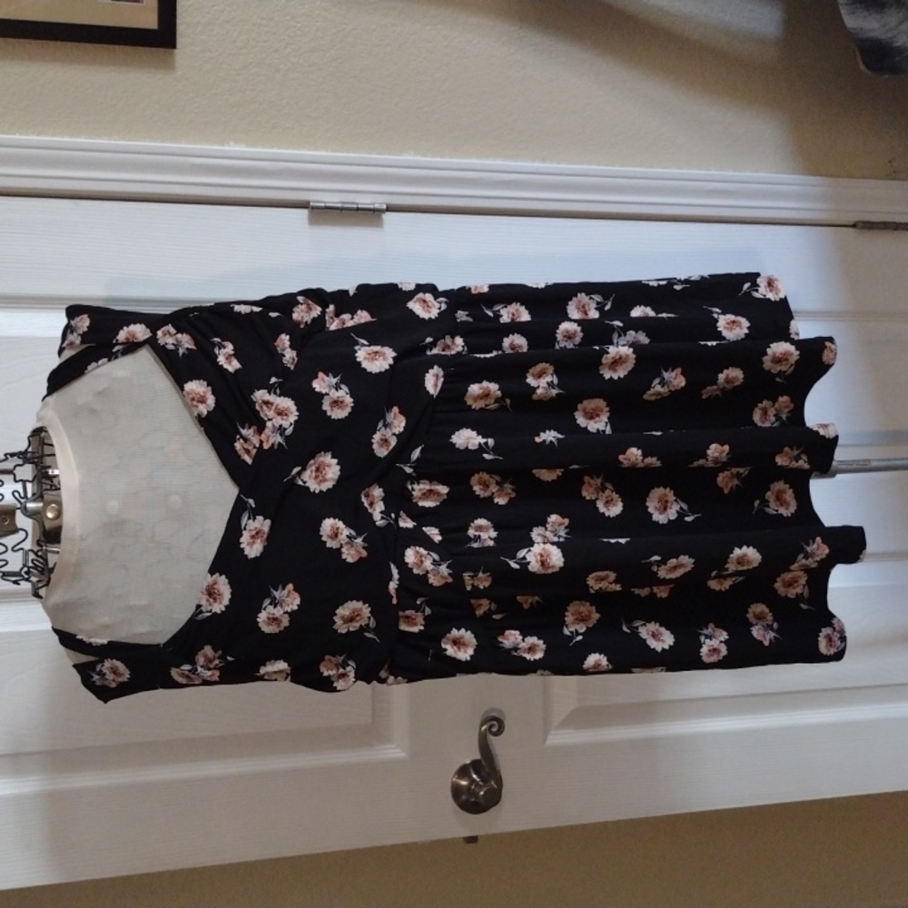 New! TORRID Flirty Size 4X Babydoll Criss Cross Back Black Floral Blouse (b333)